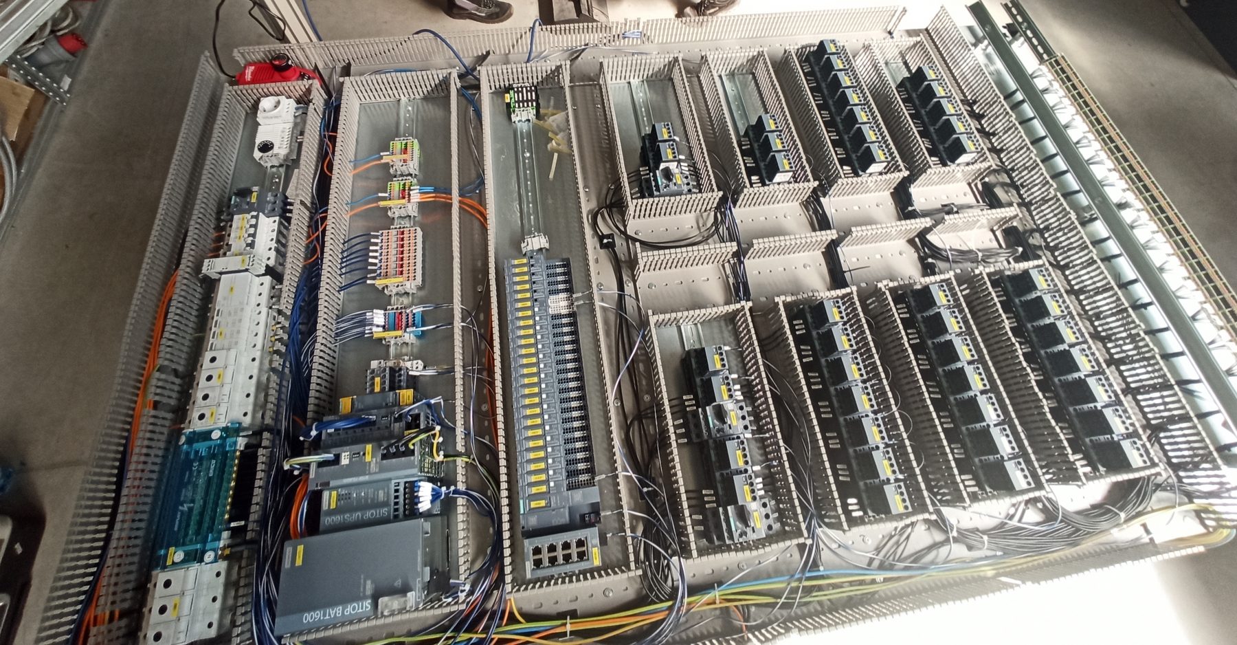 Prefabrykowana rozdzielnica elektryczna Elektro Fabriq